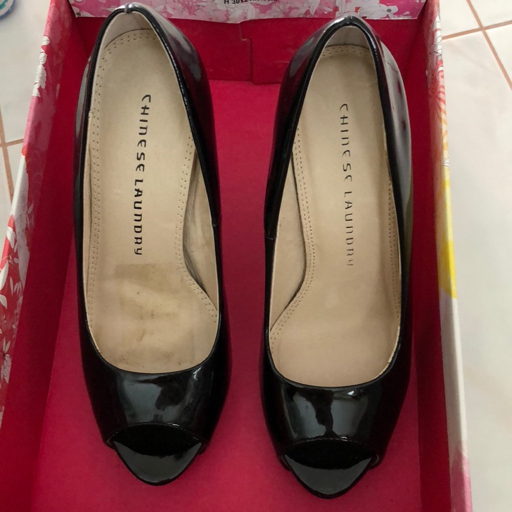 Chinese laundry hotness patent black pumps